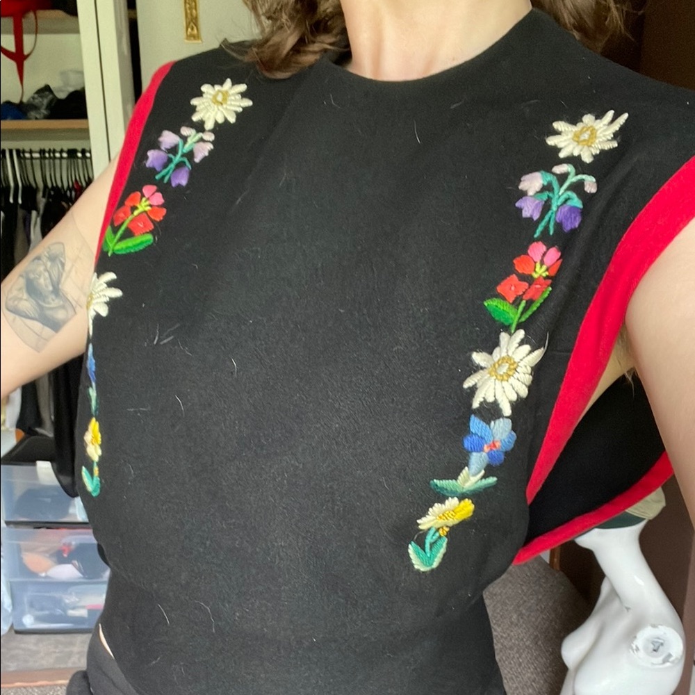 Vintage Black Floral Embroidered Sleeveless Tank Top